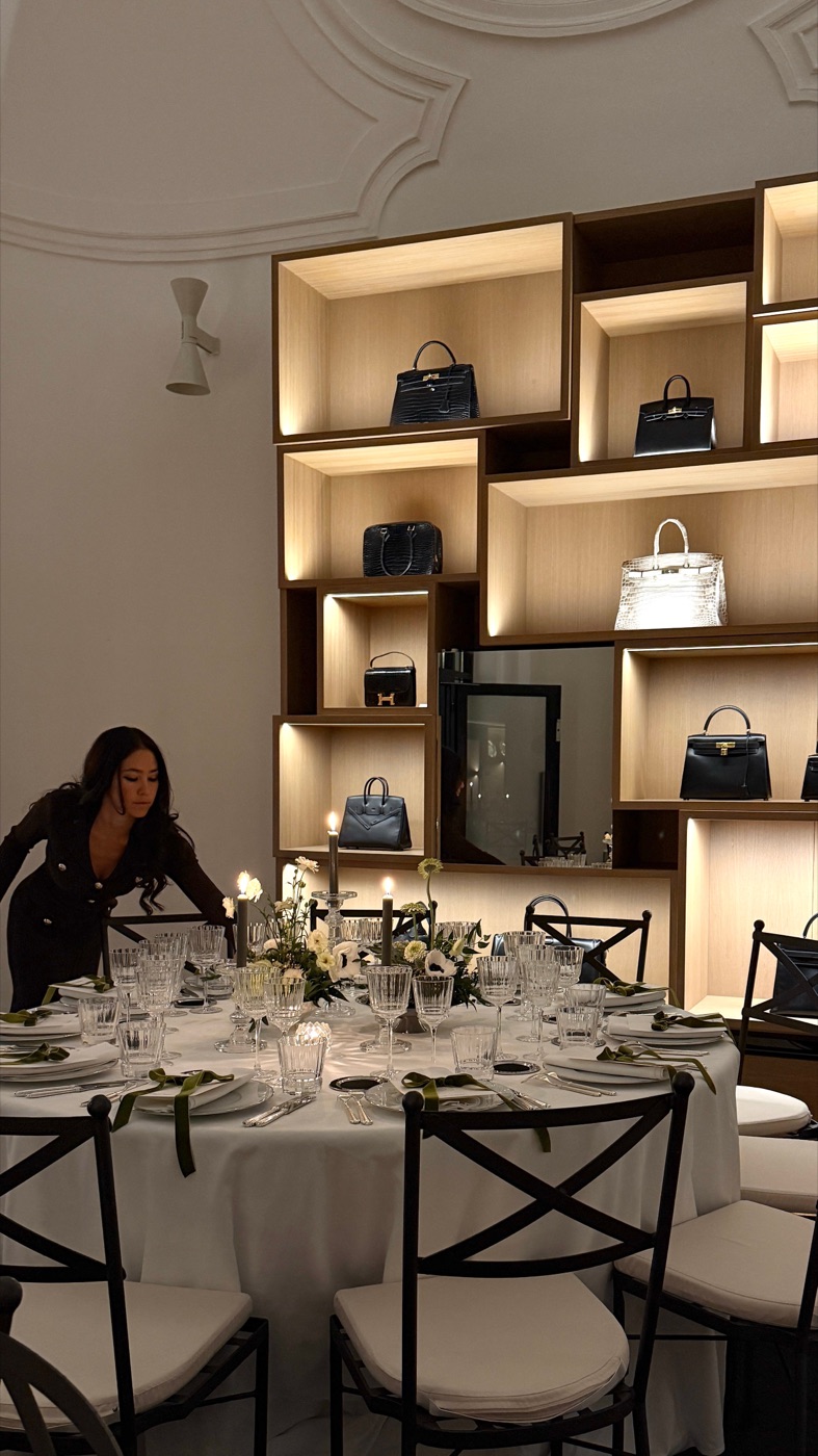 Dîner Hermès — table ronde en showroom
