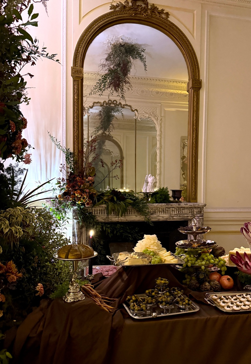 Réception grand style — miroir doré