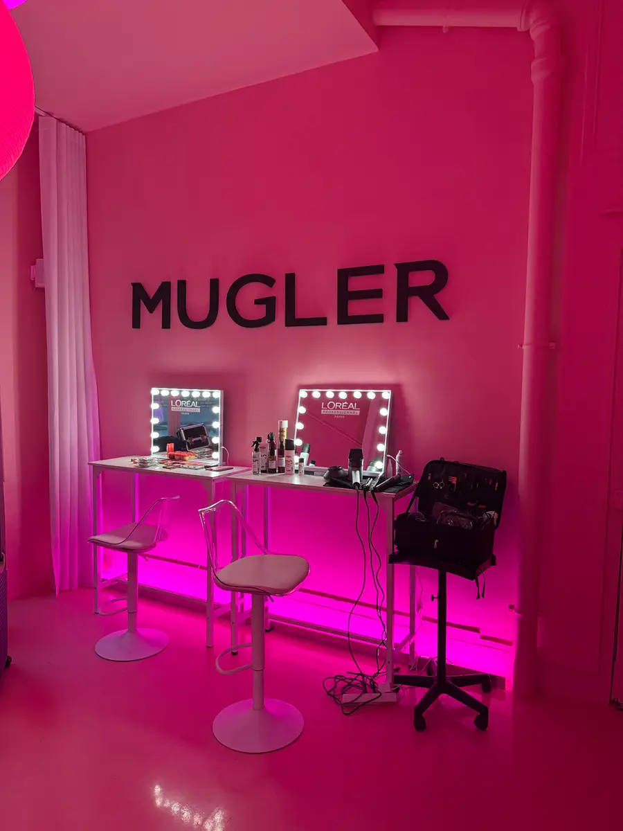 Mugler — Chez les Plombiers