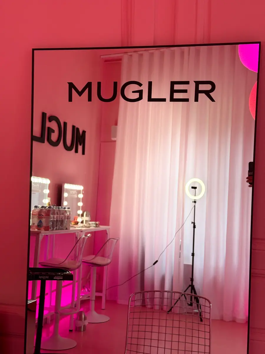 Mugler — Chez les Plombiers