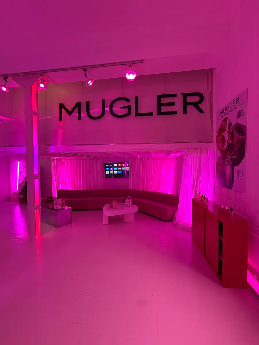Mugler — Chez les Plombiers