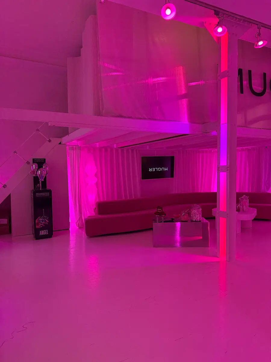 Mugler — Chez les Plombiers