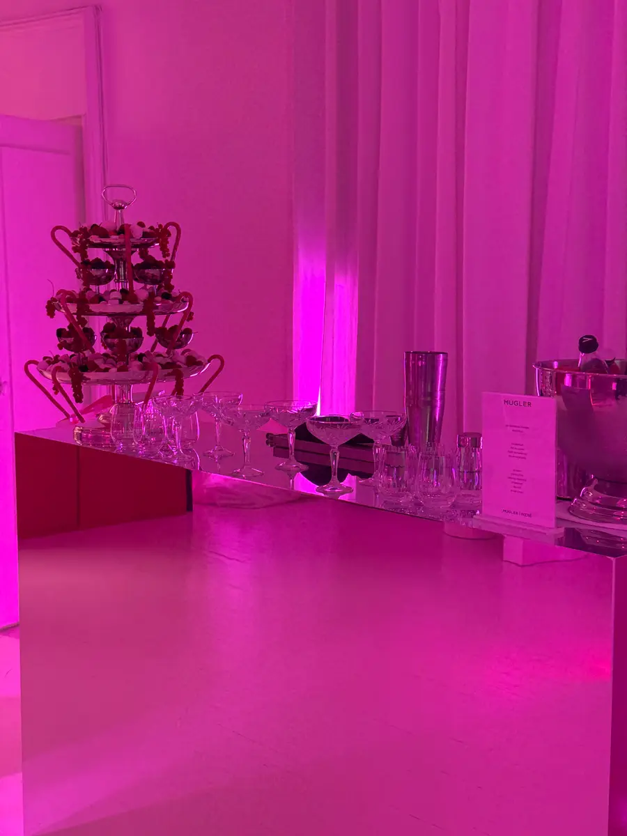 Mugler — Chez les Plombiers