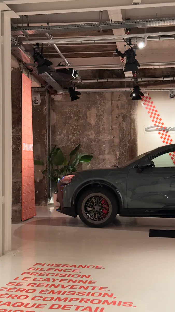 Porsche — lancement du Cayenne électrique — Chez les Plombiers