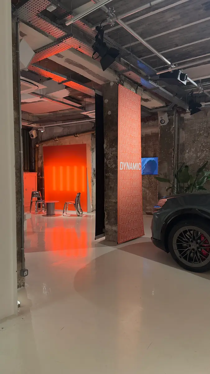 Porsche — lancement du Cayenne électrique — Chez les Plombiers